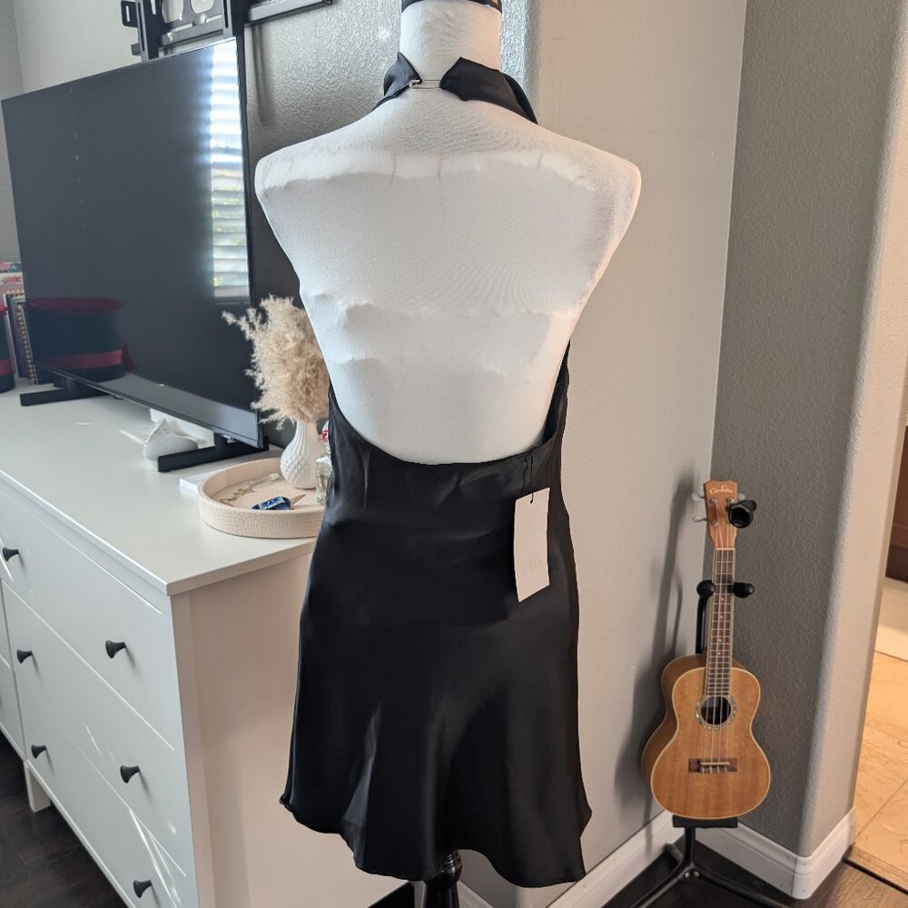 Dress - Picture 2 of 4